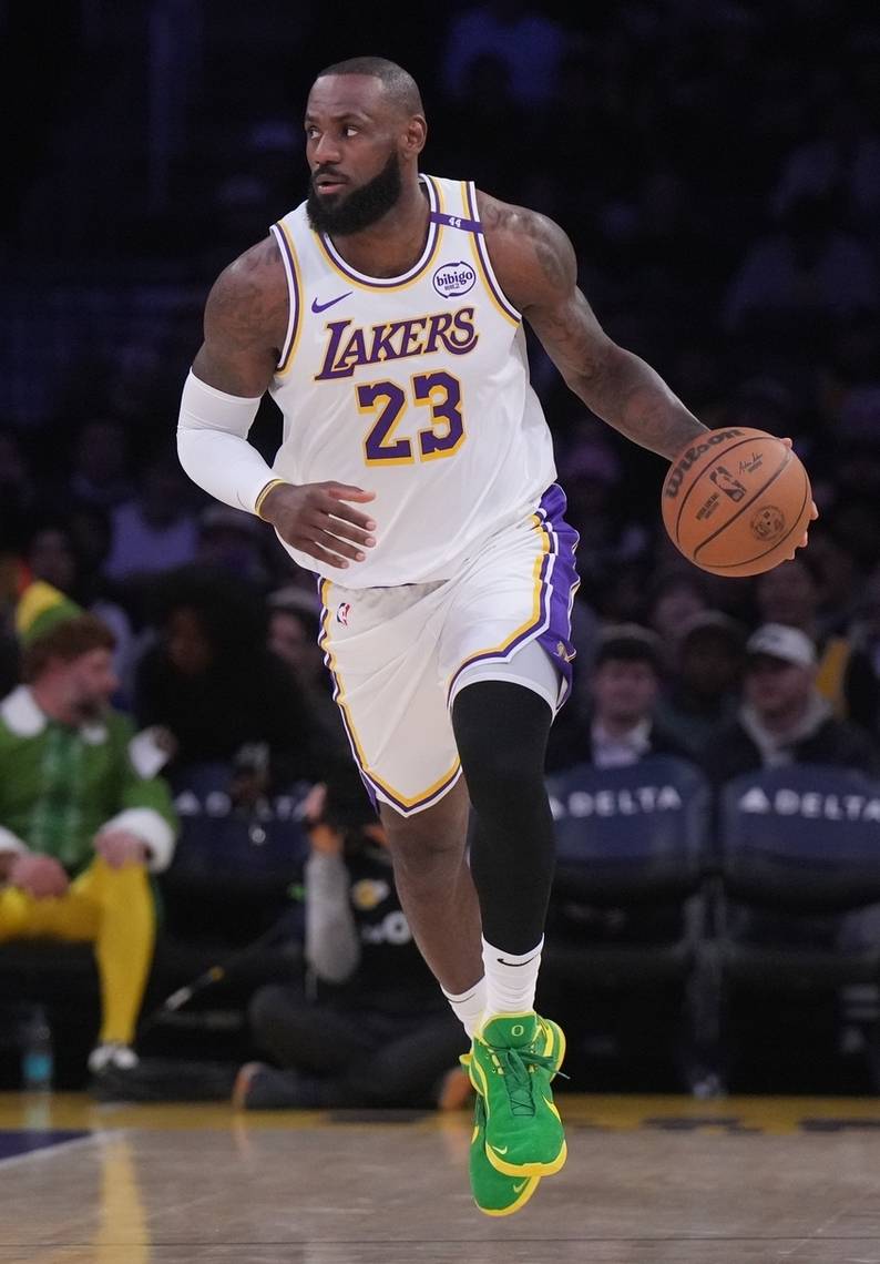 关于詹姆斯个人表现出色,领军湖人队取得连胜的信息 关于詹姆斯个人表现出色,领军湖人队取得连胜的信息