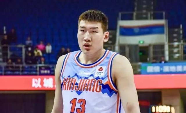 山东队与新疆队火拼激烈对抗 山东队与新疆队火拼激烈对抗