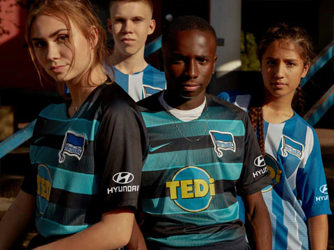 包含柏林赫塔客场逼平强敌，保持不败的词条