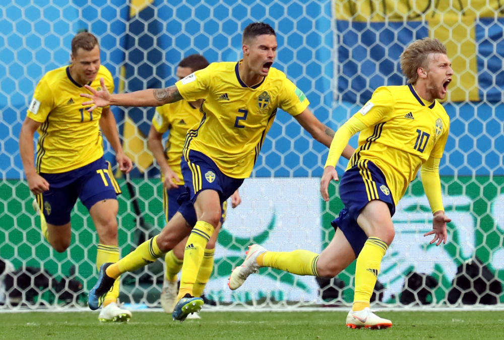 包含瑞典惨遭意大利淘汰，结束在欧洲杯预选赛的征程的词条