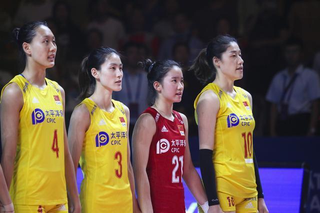 女子足球联赛中，一支实力强劲的球队脱颖而出的简单介绍