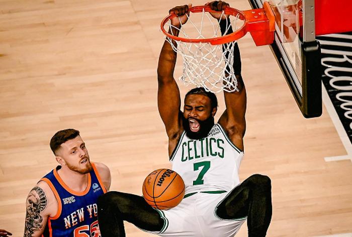 关于步行者击败凯尔特人,沃伦轰下分的信息 关于步行者击败凯尔特人,沃伦轰下分的信息