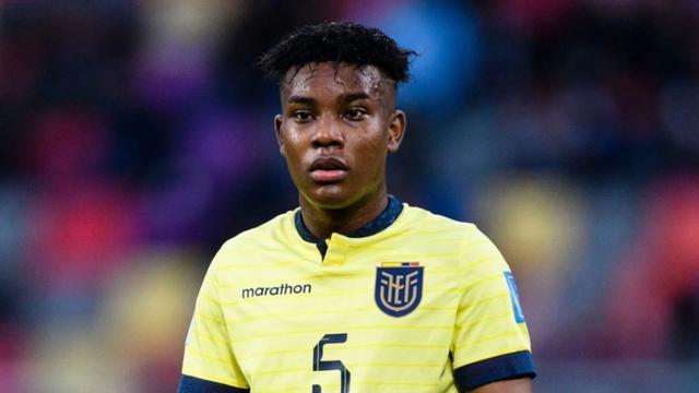 包含瓦朗谢纳签下乌拉圭中场，提升中场实力的词条