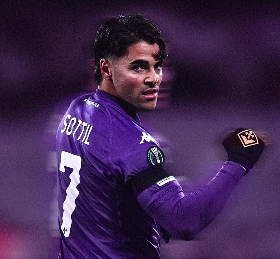 佛罗伦萨前锋荣膺联赛最佳射手，刷新个人纪录