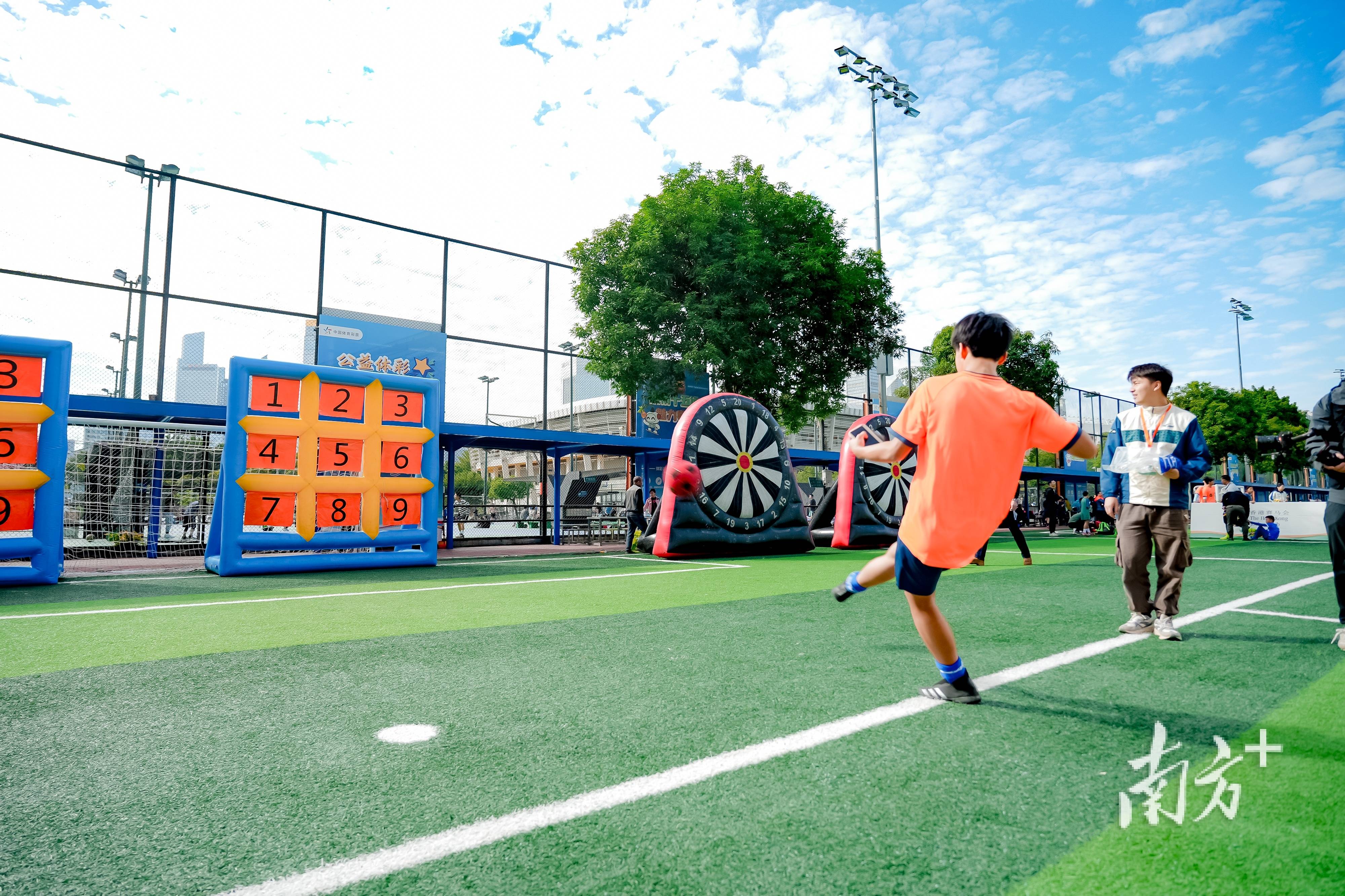 职业足球联赛热闹进行,实力对比擂台 职业足球联赛热闹进行,实力对比擂台