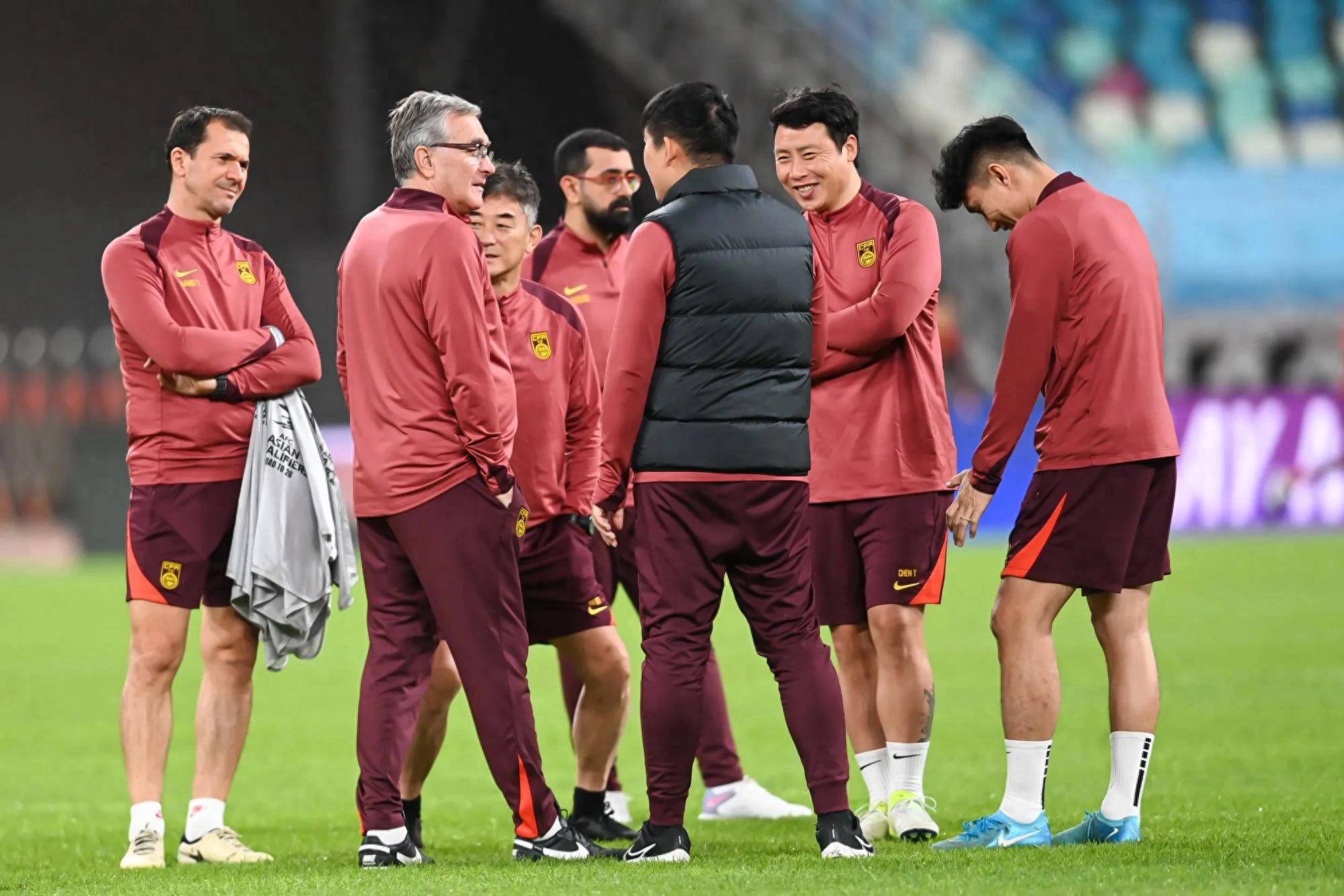 球员因伤无缘比赛，团队备战备受影响