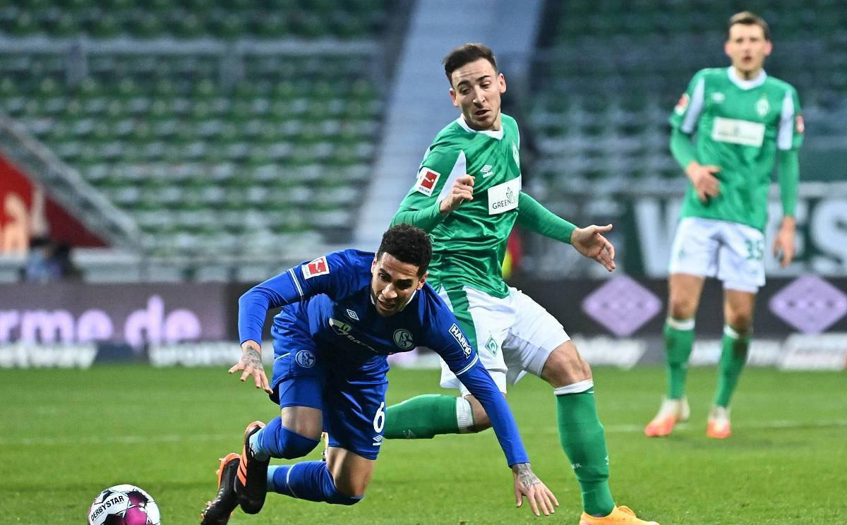 沙尔克04客场再败,陷入低谷 沙尔克04客场再败,陷入低谷