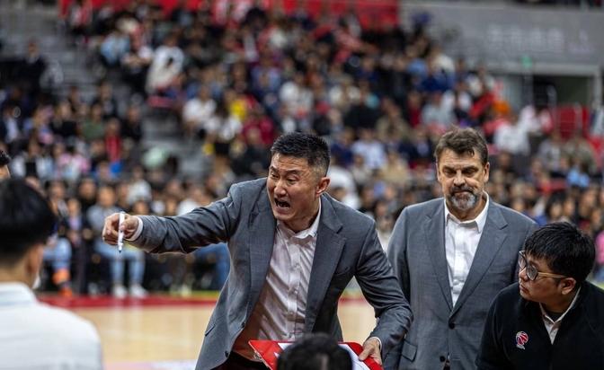 广东男篮主场大胜，重获信心