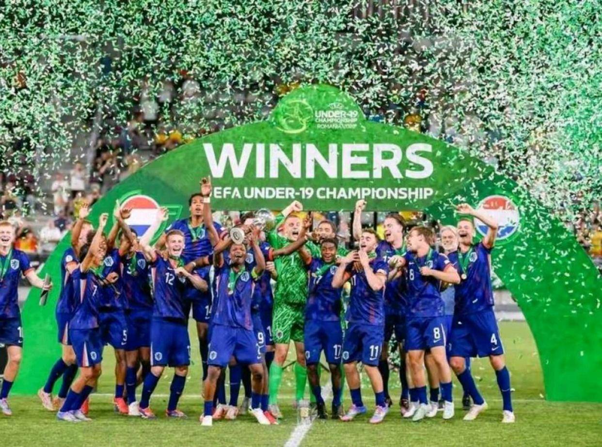 荷兰女足联赛:阿贾克斯队力压对手夺冠 荷兰女足联赛:阿贾克斯队力压对手夺冠