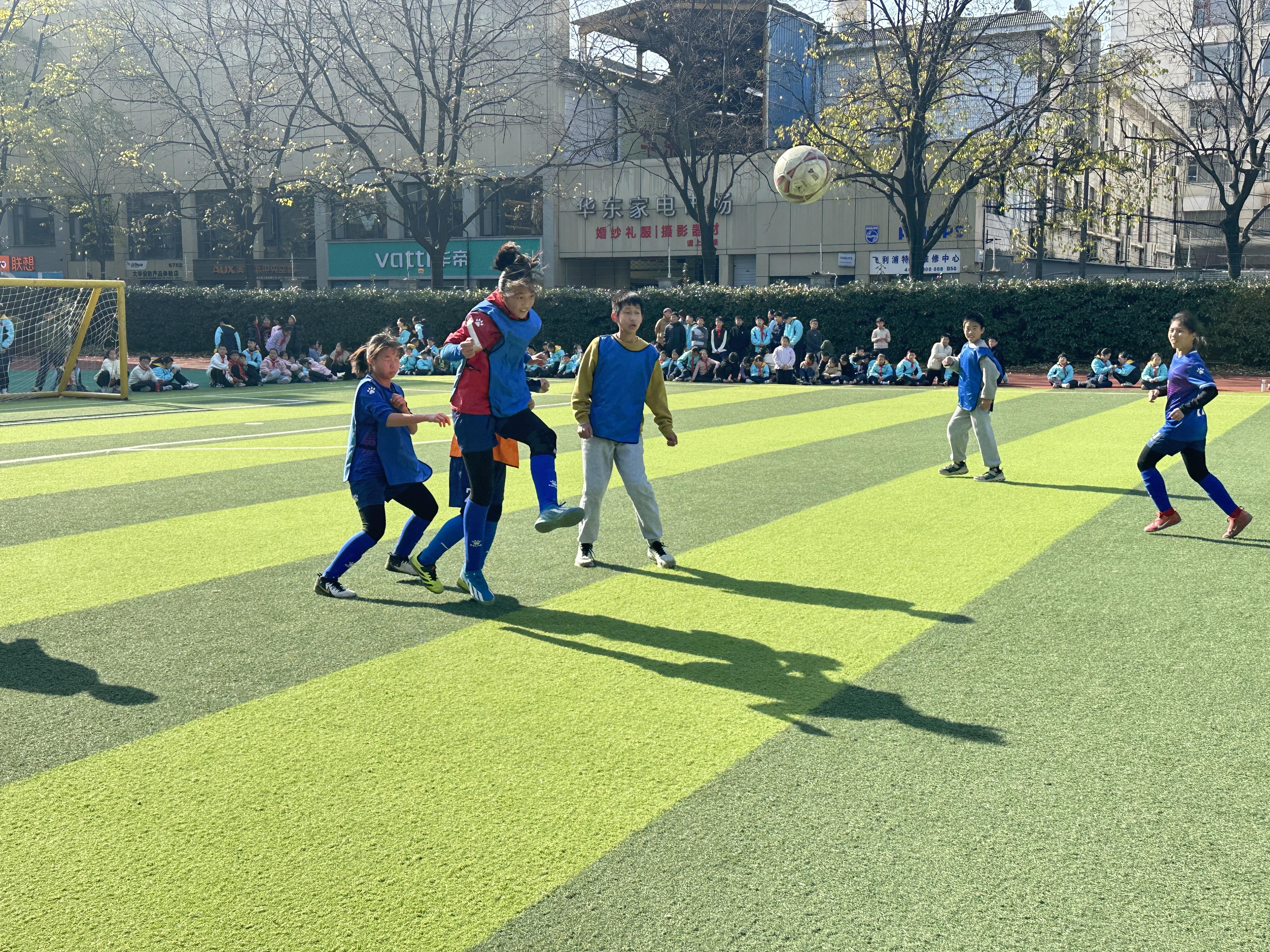 运动员们团结一心,默契配合展现实力风采的简单介绍 运动员们团结一心,默契配合展现实力风采的简单介绍