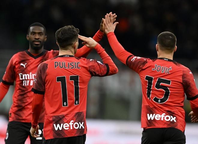 巴塞罗那新援大放异彩,成为焦点 巴塞罗那新援大放异彩,成为焦点