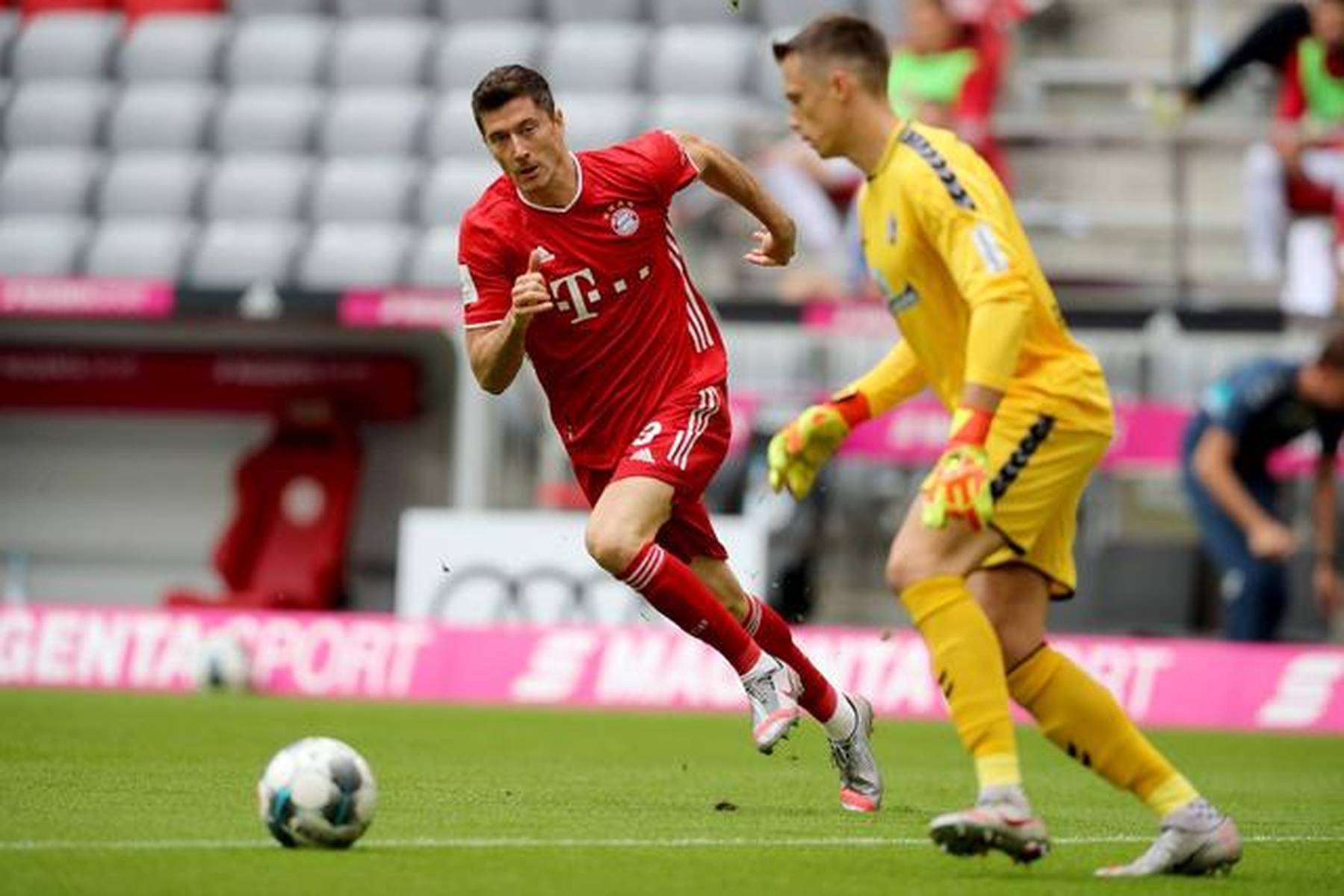 弗赖堡连续赢球,冲击前六稳步进行 弗赖堡连续赢球,冲击前六稳步进行