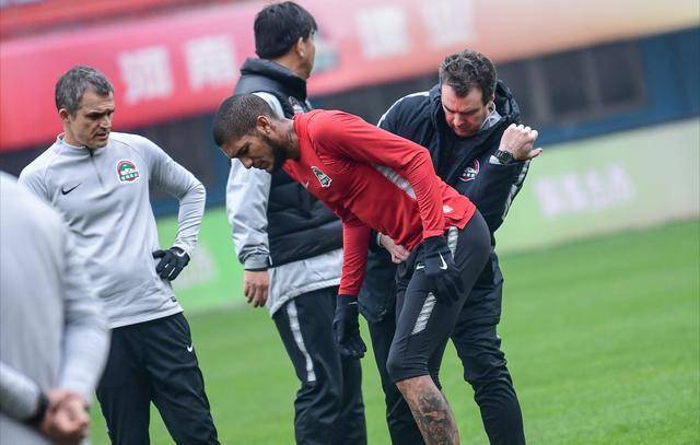 包含人队主力受伤,战绩受到影响的词条 包含人队主力受伤,战绩受到影响的词条