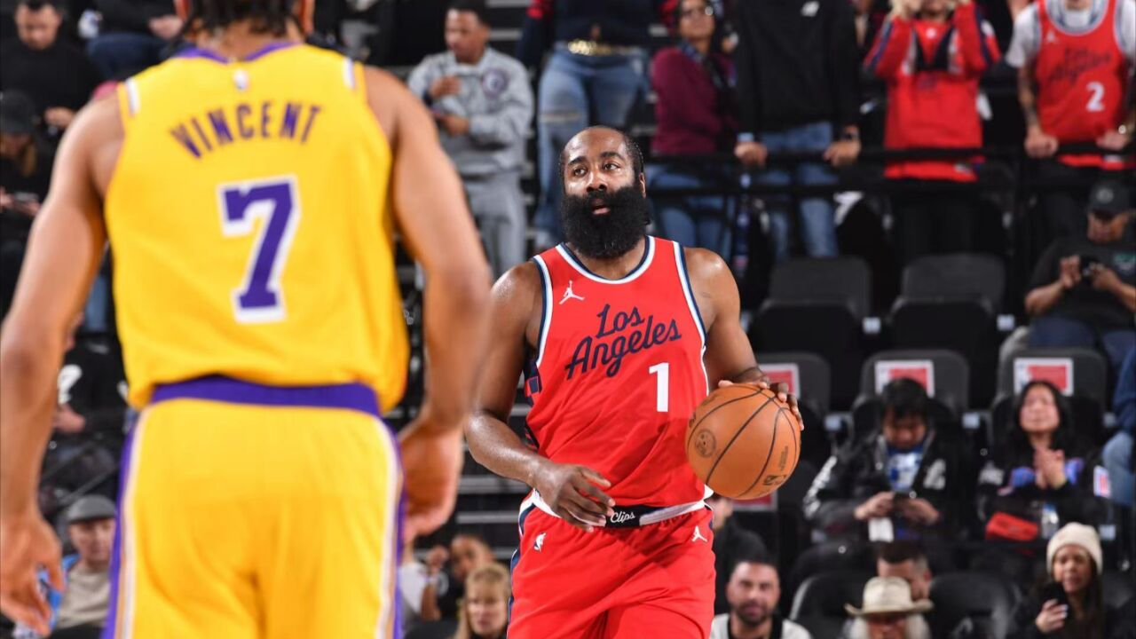 NBA揭幕战湖人大胜快船