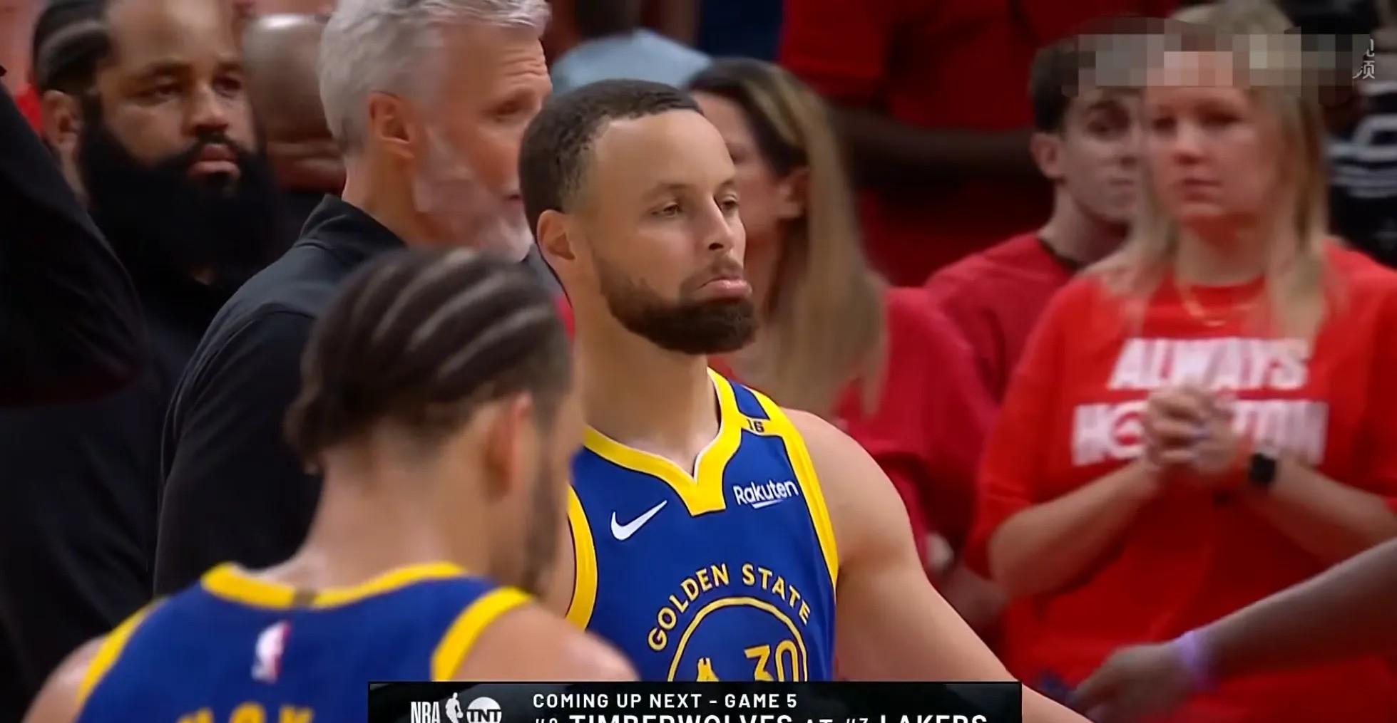 勇士惨败掘金,库里状态不佳 勇士惨败掘金,库里状态不佳