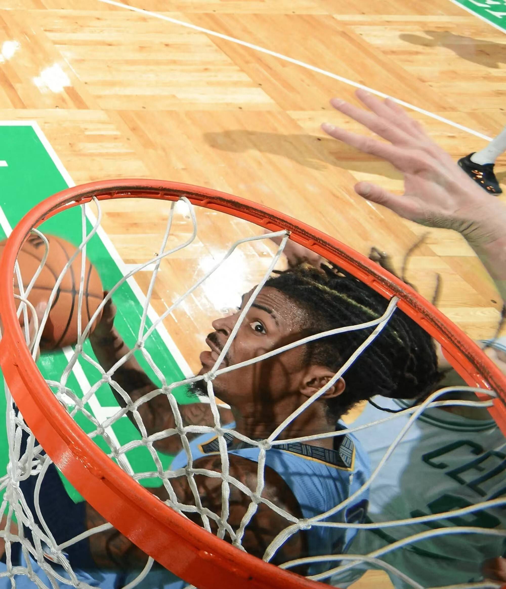 76人三分绝杀灰熊,保持不败 76人三分绝杀灰熊,保持不败