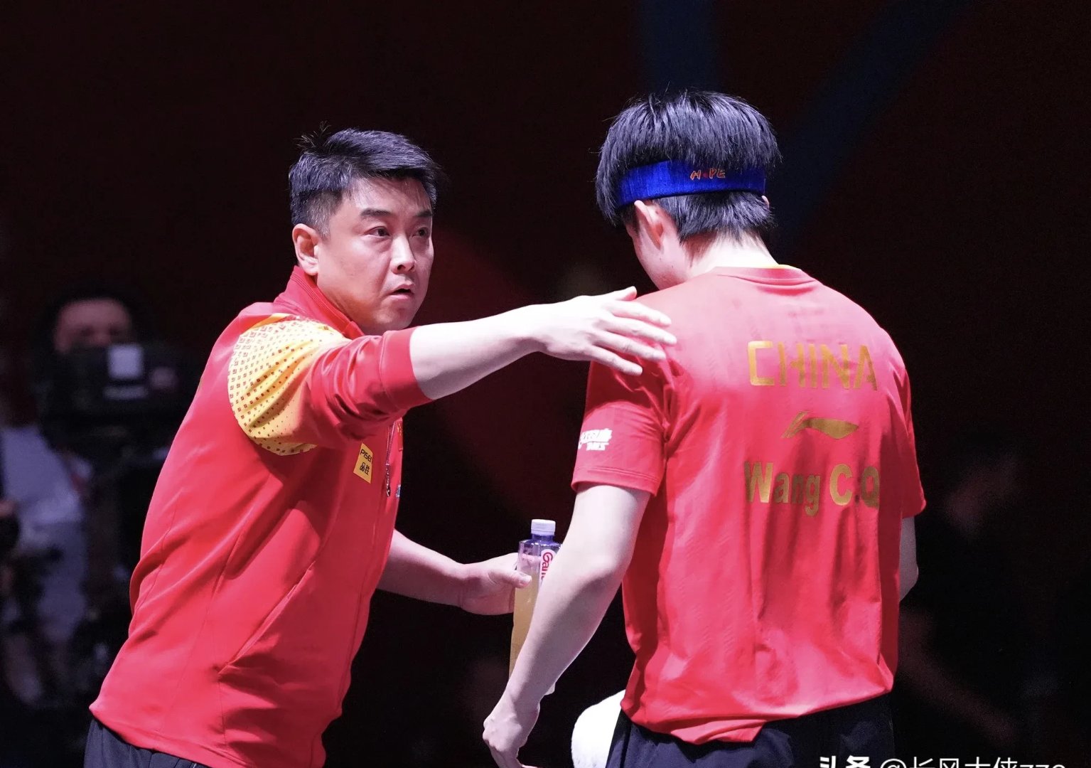 韩国队碾压英格兰队，王皓点燃赛场